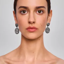 Srebrne kolczyki z pegazem z kolekcji Semios