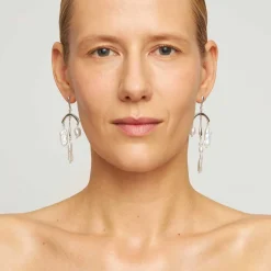 Srebrne, wiszące kolczyki z perłami z kolekcji Perle