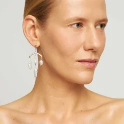 Srebrne, wiszące kolczyki z perłami z kolekcji Perle