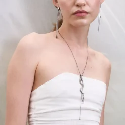 Srebrny naszyjnik z długą zawieszką z kolekcji Prato