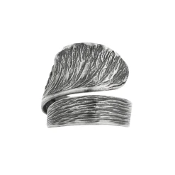 Srebrny pierścionek z motywem roślinnym z kolekcji Bery