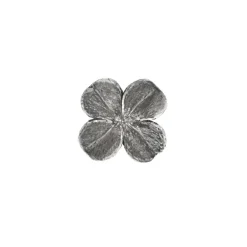 Srebrny pin z czterolistną koniczyną na szczęście z kolekcji Bery