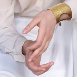 Szeroka, elegancka bransoletka z kolekcji Moon z dekoracyjnym wycięciem