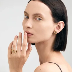 Szeroka, pozłacana obrączka z meteorytem z kolekcji Meteoros