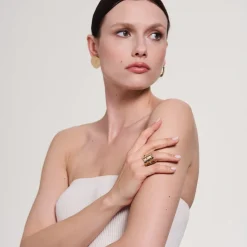 Szeroki, pozłacany pierścionek z kolekcji New Stone