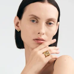 Szeroki, pozłacany pierścionek z meteorytem z kolekcji Meteoros