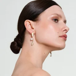 Wiszące asymetryczne kolczyki z perłami z kolekcji Parer