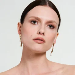 Wiszące asymetryczne kolczyki z perłami z kolekcji Parer