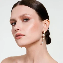 Wiszące asymetryczne kolczyki z perłami z kolekcji Parer