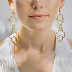 Wiszące, geometryczne kolczyki z kolekcji Apis