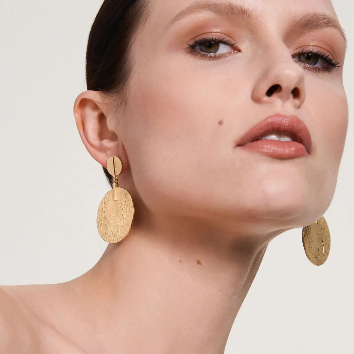 Wiszące kolczyki koła na sztyfcie z kolekcji Moon