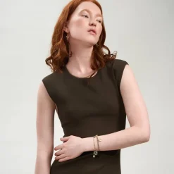 Wiszące kolczyki z zielonymi perłami z kolekcji Bery