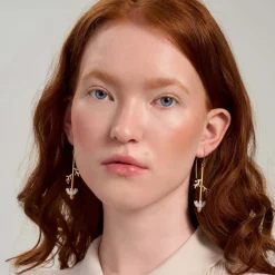 Wiszące, kwiatowe kolczyki na sztyft - Rumianek