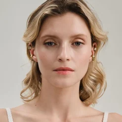 Złota nausznica Basic z kolekcji Holos