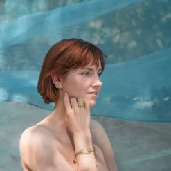 Złoty pierścionek gałązka z kolekcji Thuja